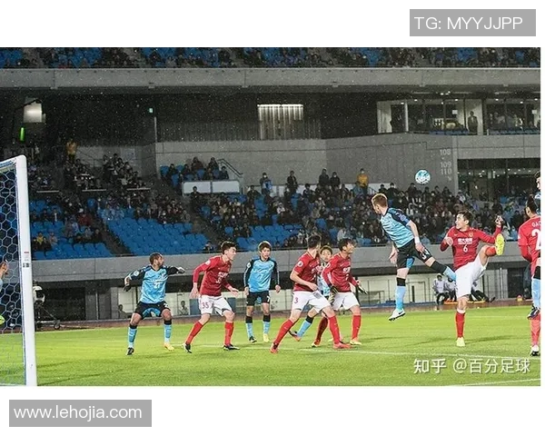 足球明星携手转场瞬间精彩回顾与幕后故事分享